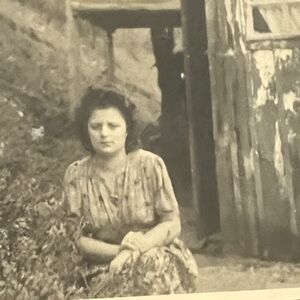 Meet your Posher, Nickle Dime